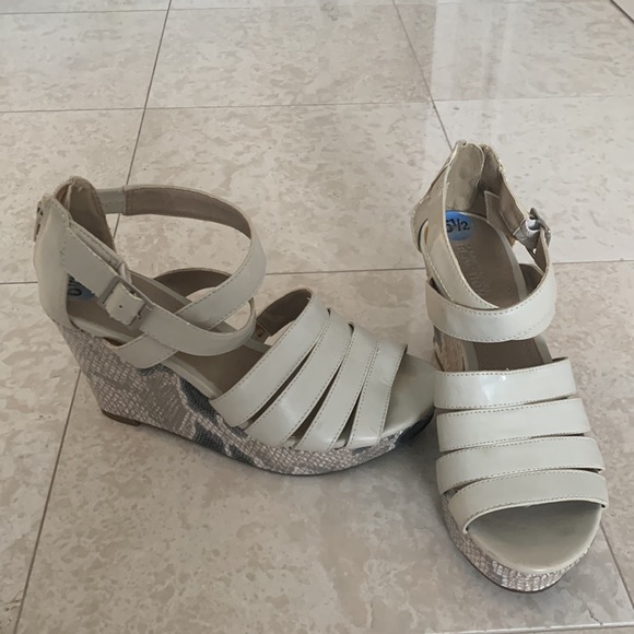 Kenneth Cole Sandals - Picture 3 of 8